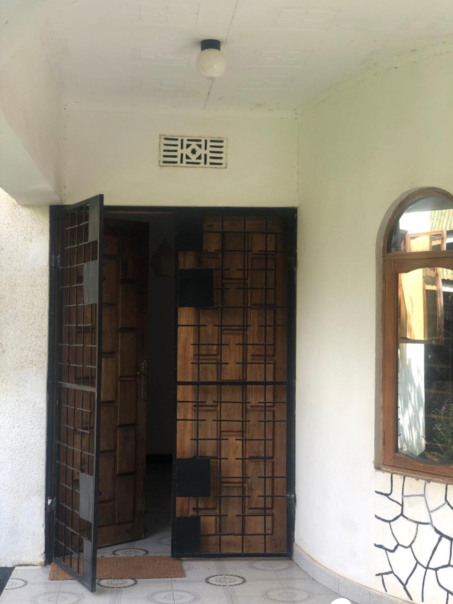 Safari Adventures-House Bed & Breakfast Arusha Exterior foto