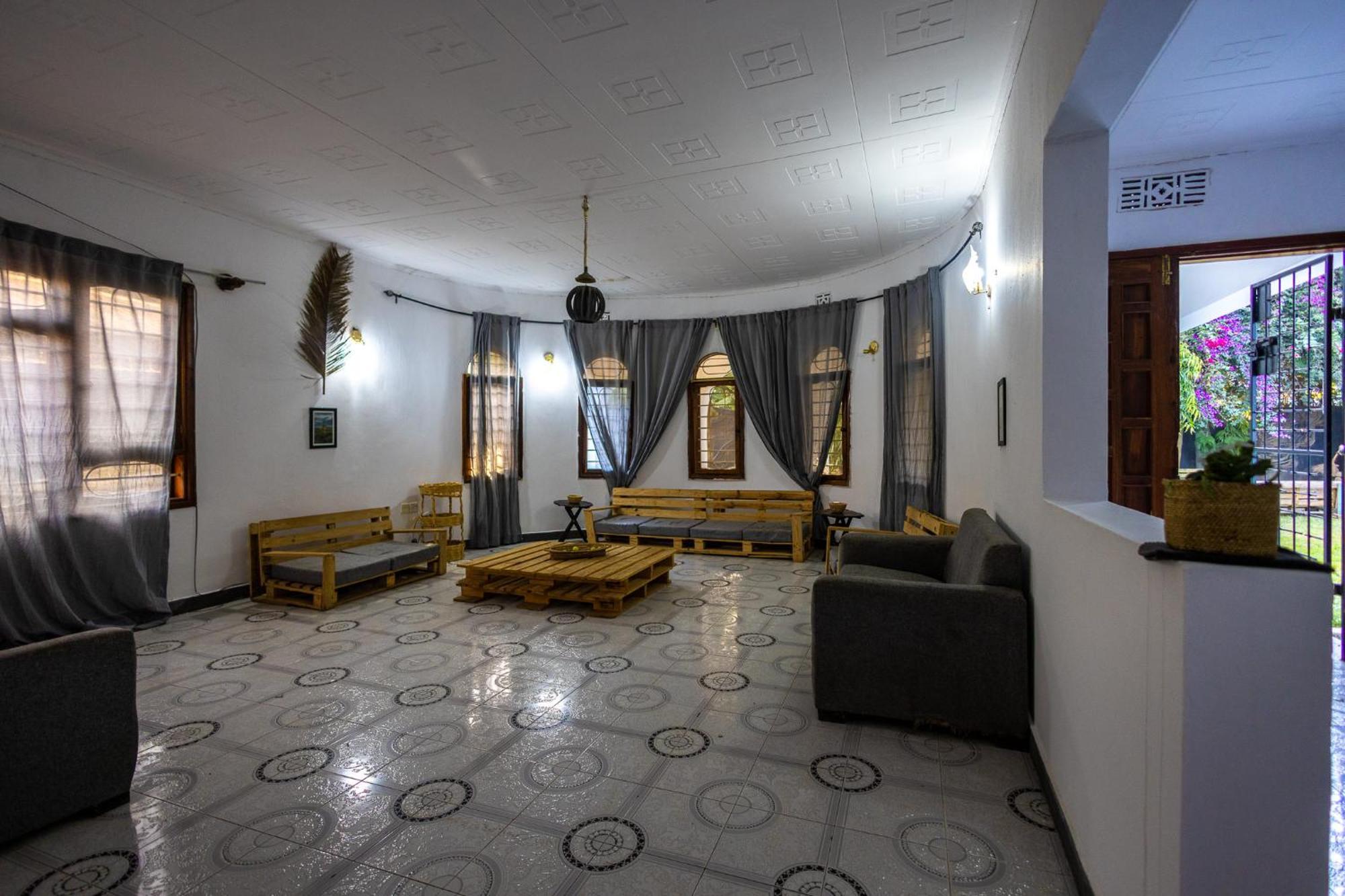 Safari Adventures-House Bed & Breakfast Arusha Exterior foto